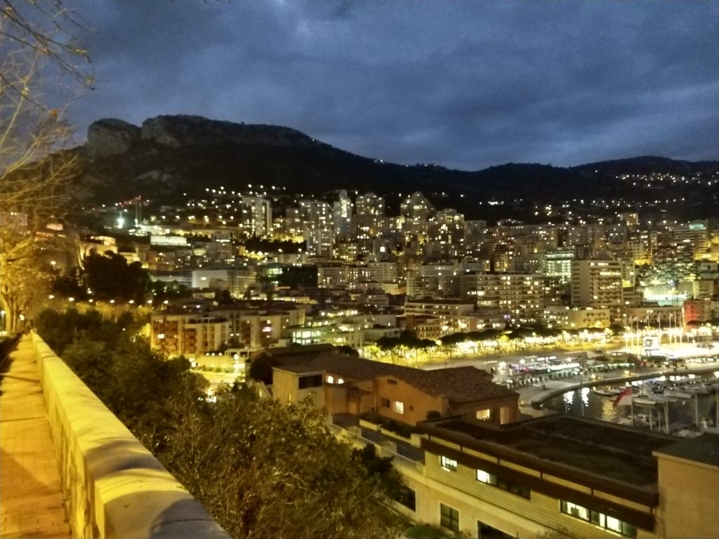 Vista Noturna de Mônaco