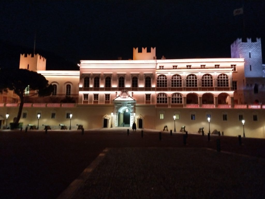 Iluminação Noturna do Palais Princier